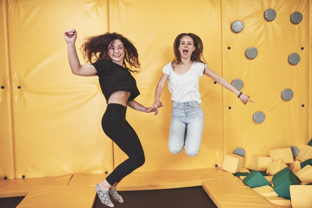 Puis-je aller dans un parc de trampolines pendant la grossesse