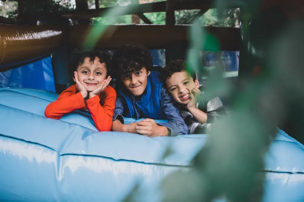 Cosa indossare per una festa di compleanno al parco trampolino